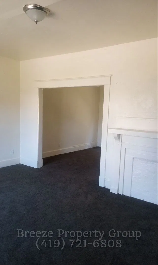 291-295 E Broadway St — Photo 2