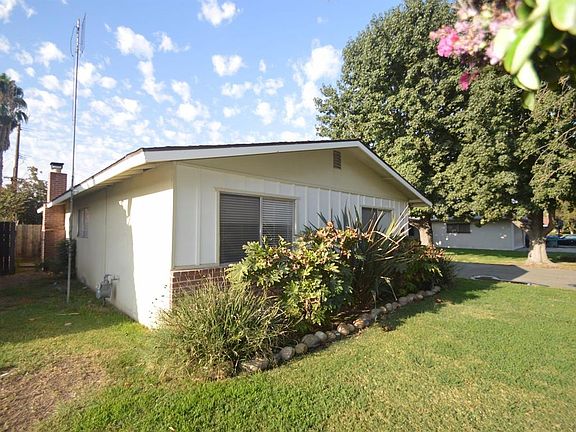 2nd image of 825 E Kaweah Ave