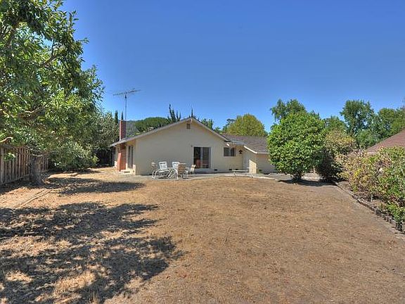 3rd image of 140 Belglen Ln