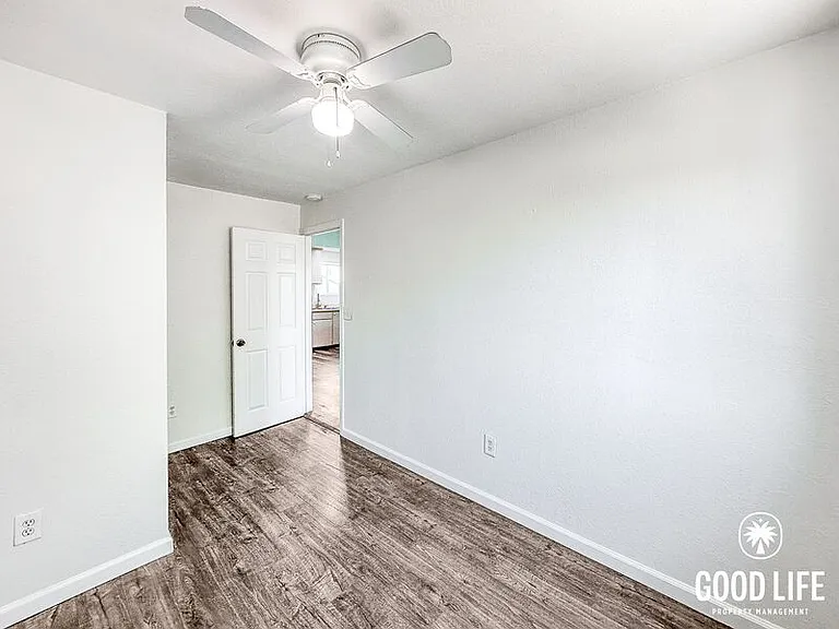 329 W 14th St — Photo 4