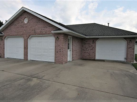 4th image of 1611 White Oak Dr