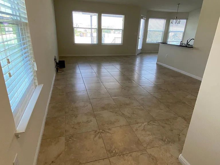 18517 Bandelier Dr — Photo 7