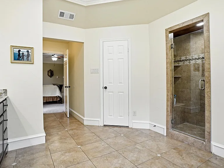 2412 Emerald Cir — Photo 24