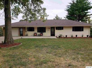 1090 Kelly Ln, Dubuque, IA 52003