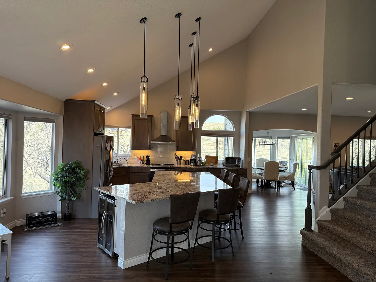 5 bed, 3483 sqft, $4,200 — Photo 4