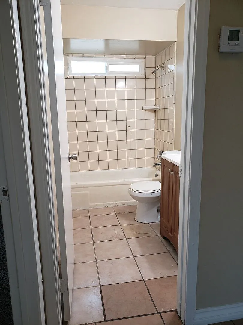 1107 L Street A-D — Photo 3