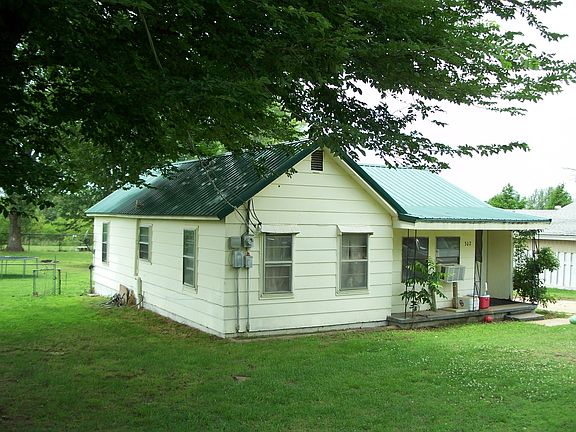 3rd image of 302 N Skinner Ave