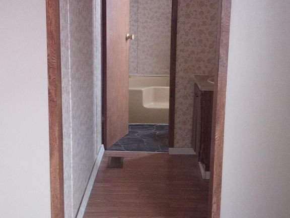 4th image of 38 Little John Dr