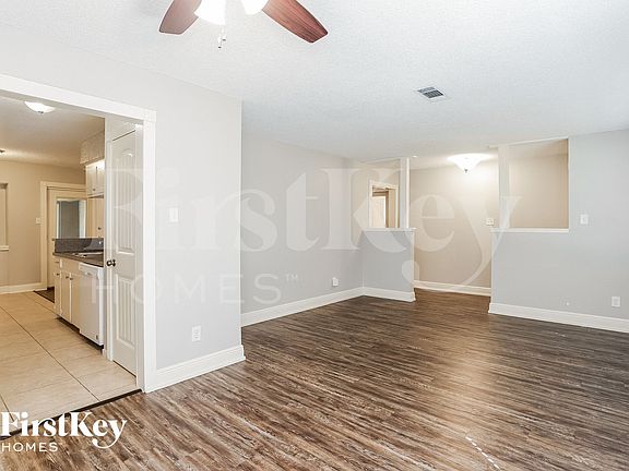 4th image of 404 Coburn St