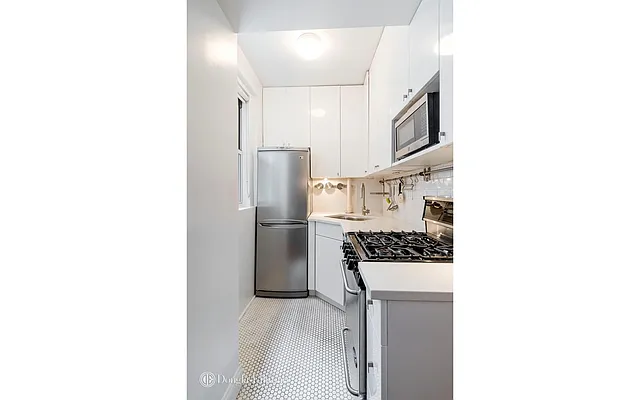 Rented by Douglas Elliman | media 7