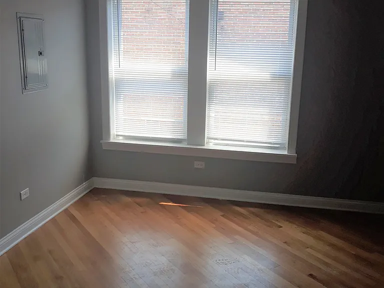 1644 W Pratt Blvd — Photo 9