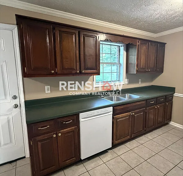 57 Derbyshire Dr — Photo 6