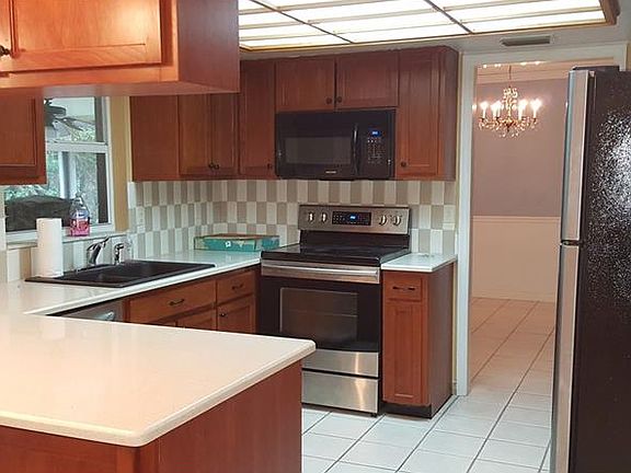 2nd image of 1902 Conifer Ct