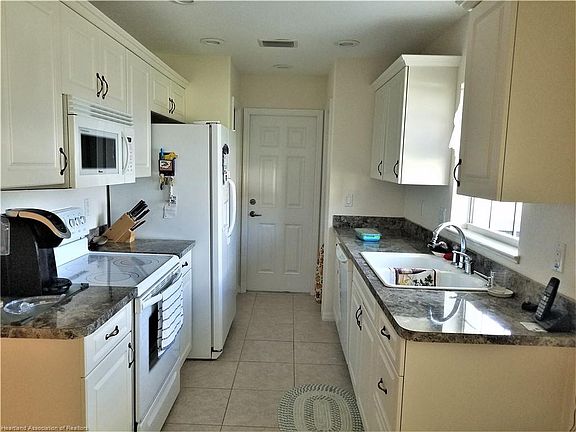 4th image of 4 Oakwood Ct