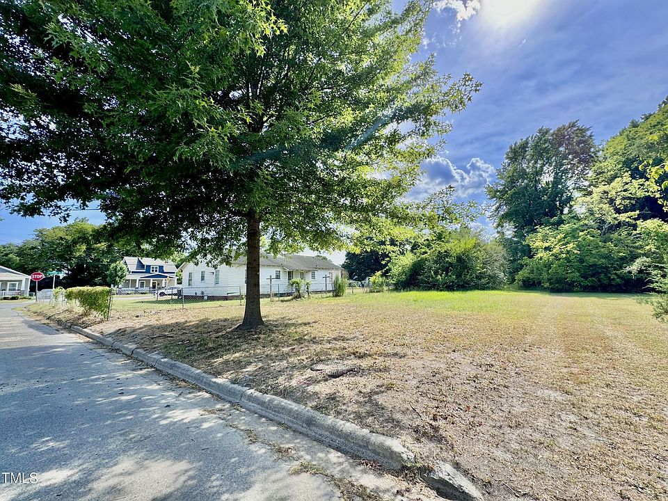 2nd image of 805 Vanderbilt Ln #8