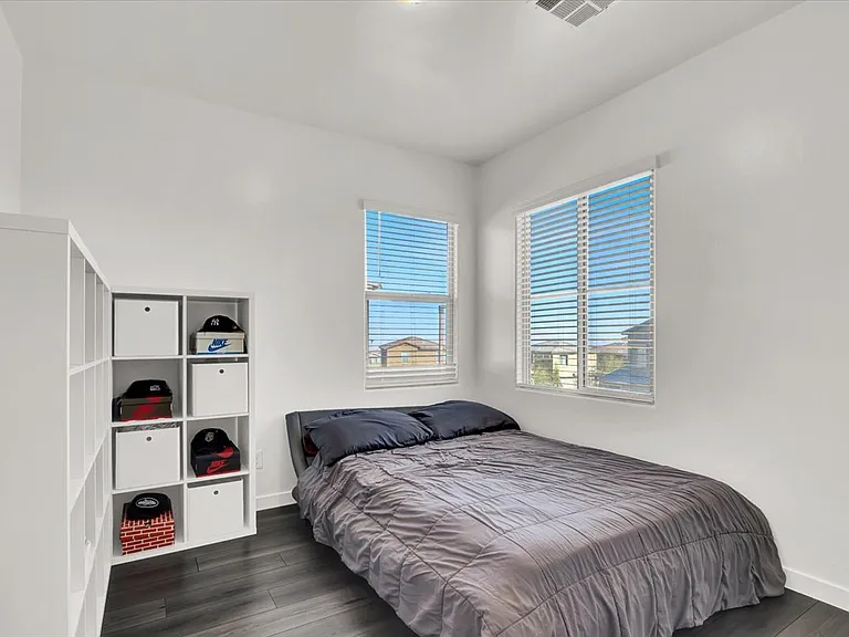 12340 Harbor Isle Ave — Photo 9