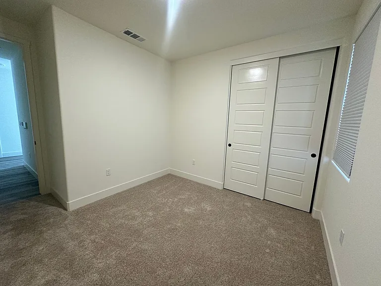 4035 W Sunnyview Ave — Photo 3