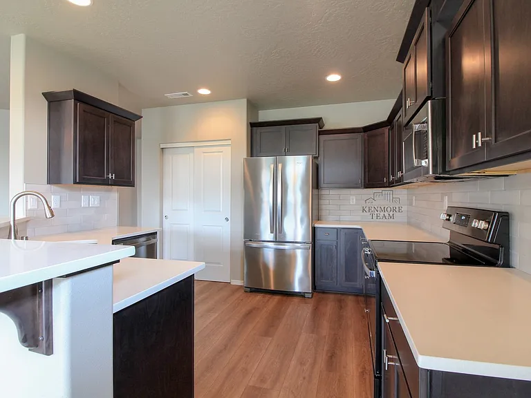 545 Marysville Way — Photo 2