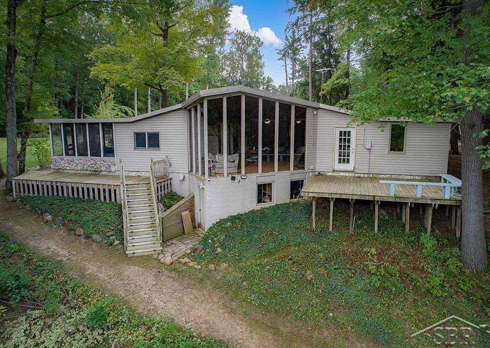 1st image of 90 Wiley Rd