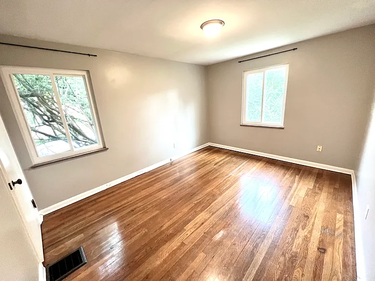 1521 Waltham Rd — Photo 7