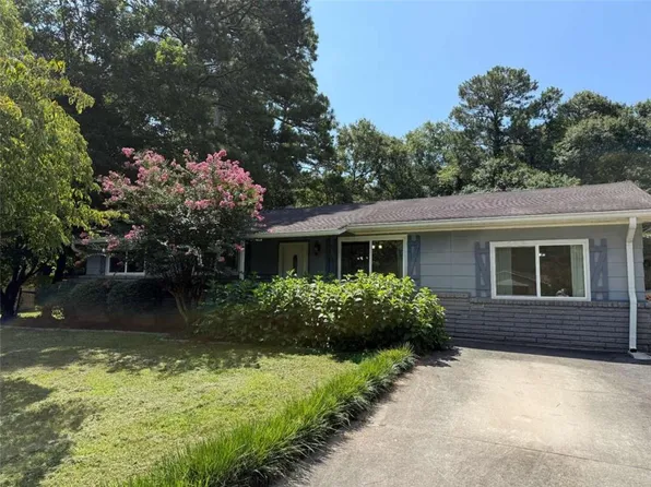 877 King Dr, Conyers, GA 30094