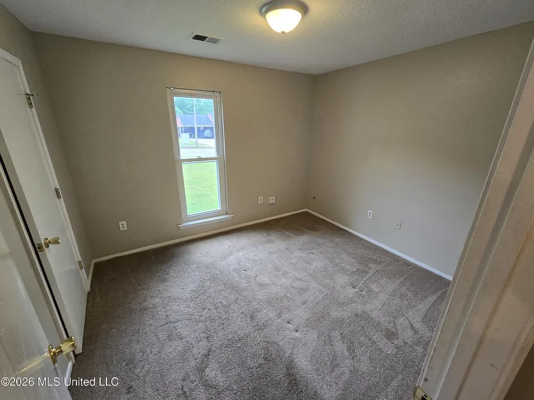 3560 Lakehurst Dr — Photo 10