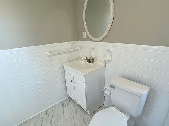 2nd image of 919 6th Ave APT 2