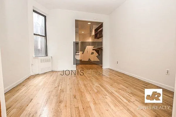 Rented by Jonis Realty | media 9