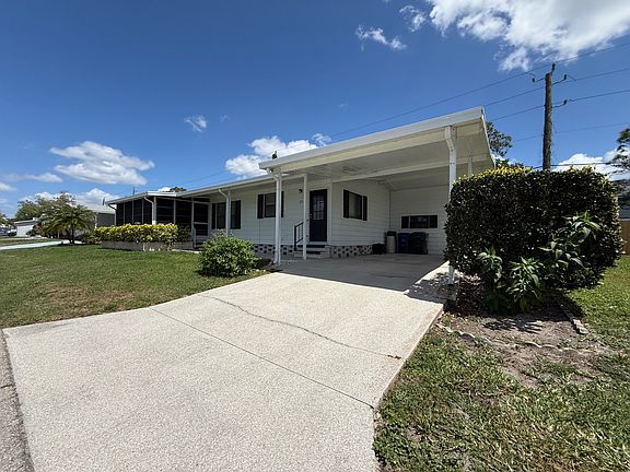 3rd image of 5723 Seven Oaks Dr