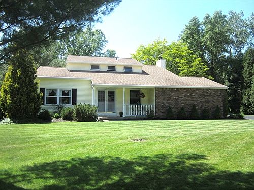 Brick+vinyl sided 2story