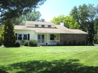 50 Old Orchard Ln, Orchard Park, NY 14127