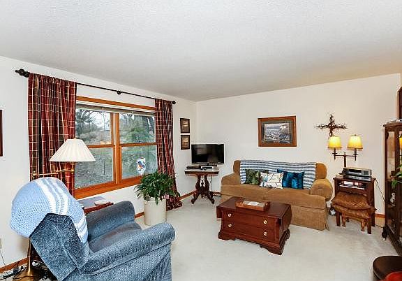 5th image of 2025 Queens Ave S