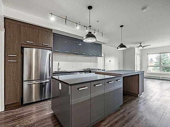 4th image of 811 E 5th St NE #312