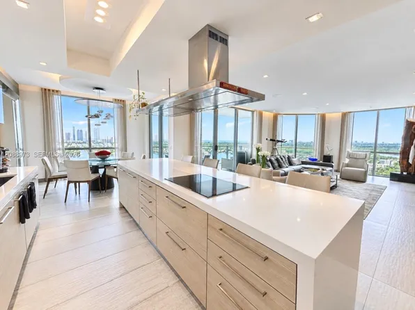 17111 Biscayne Blvd Unit 2210, Aventura, FL 33160