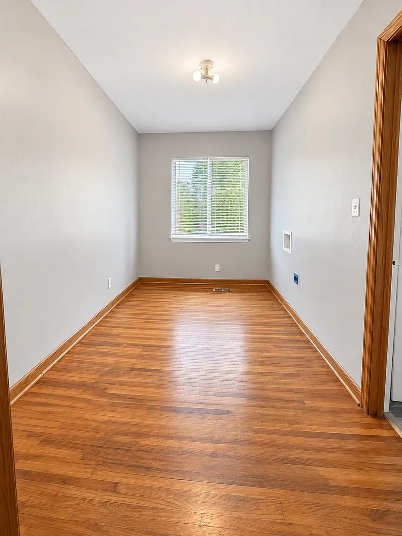Adorable 2 bed, 1 bath — Photo 3