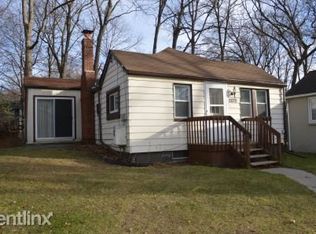 2570 Maplecrest Dr, Waterford, MI 48329