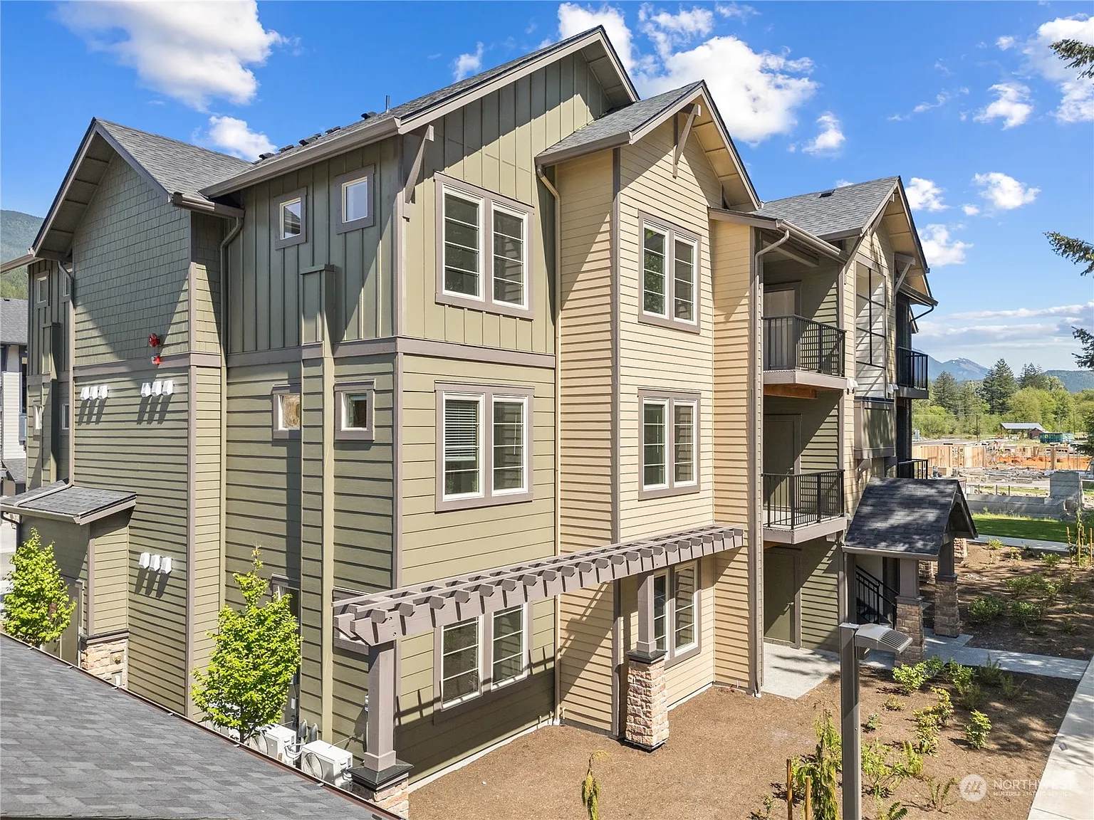 1229 Meander Way SE #204 photo 1