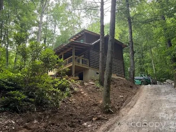 5 Marion Dr, Maggie Valley, NC 28751