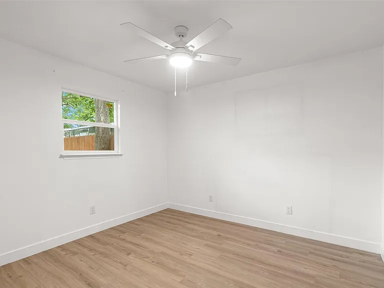 409 Avenue R — Photo 20