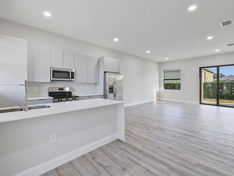 4703 Leonard Blvd S — Photo 6