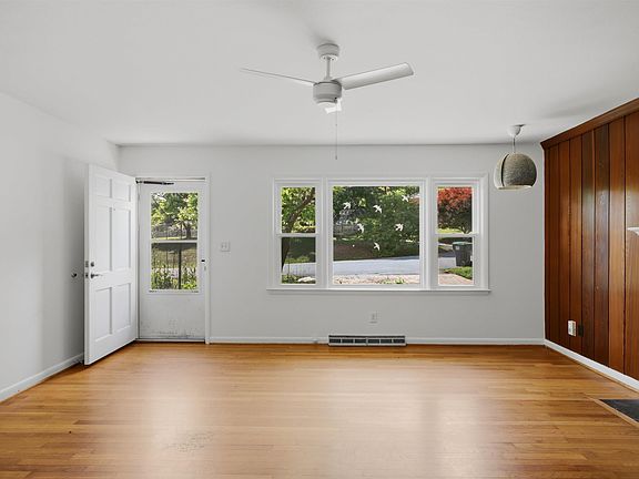 4th image of 2238 Banbury St