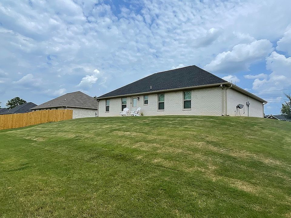 2nd image of 2877 Scott Rd
