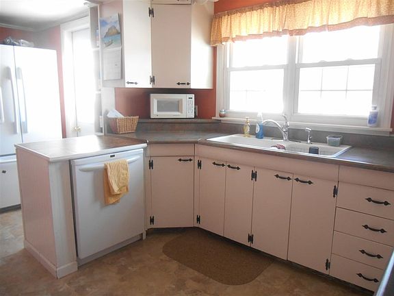 4th image of 31 Westwood Dr