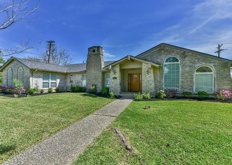 Welcome Home To 1111 Blue Willow Ln. In Walnut Bend..