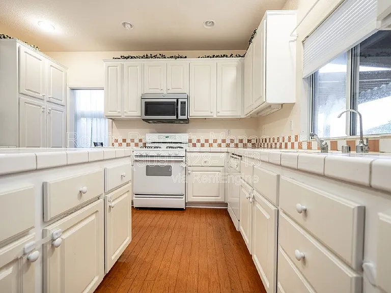3655 Shandin Dr — Photo 18