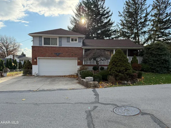 2 Orchard View Dr, Hollidaysburg, PA 16648