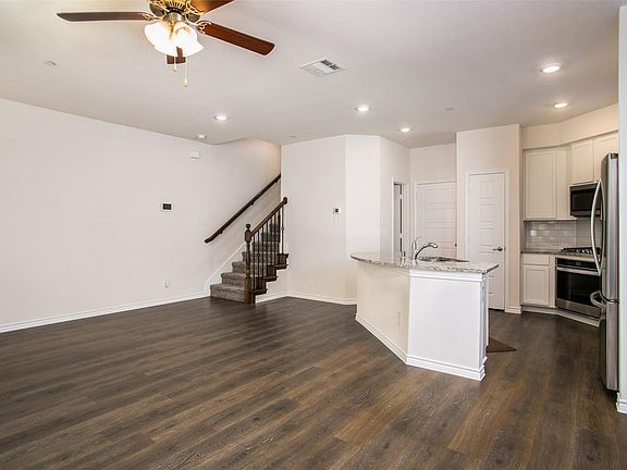 3rd image of 2435 Klamath Dr