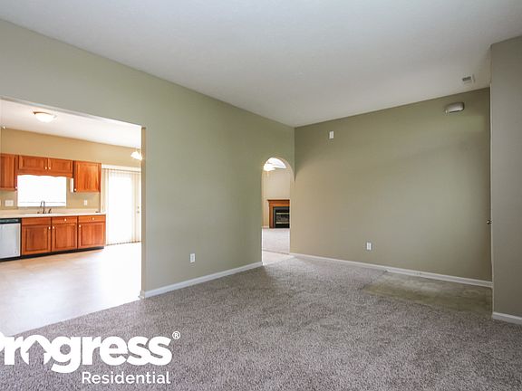 3rd image of 7828 Stratfield Dr
