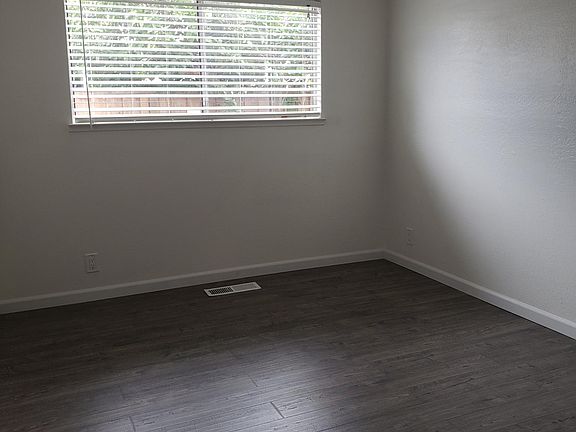 4th image of 5550 Thornwood Dr