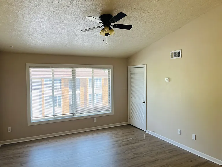 36 Pacific Dr — Photo 3